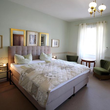 Historisches Hotel Zum Schwan バート・カールスハーフェン エクステリア 写真