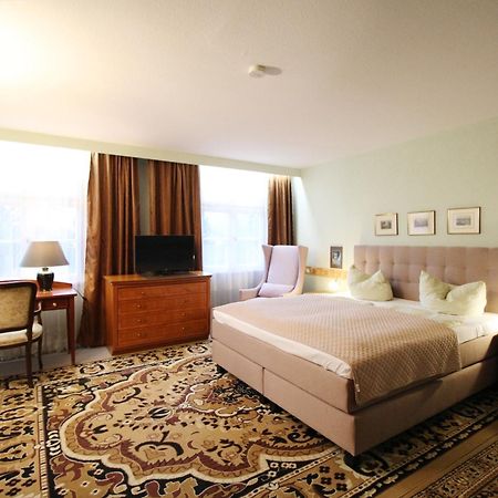 Historisches Hotel Zum Schwan バート・カールスハーフェン エクステリア 写真