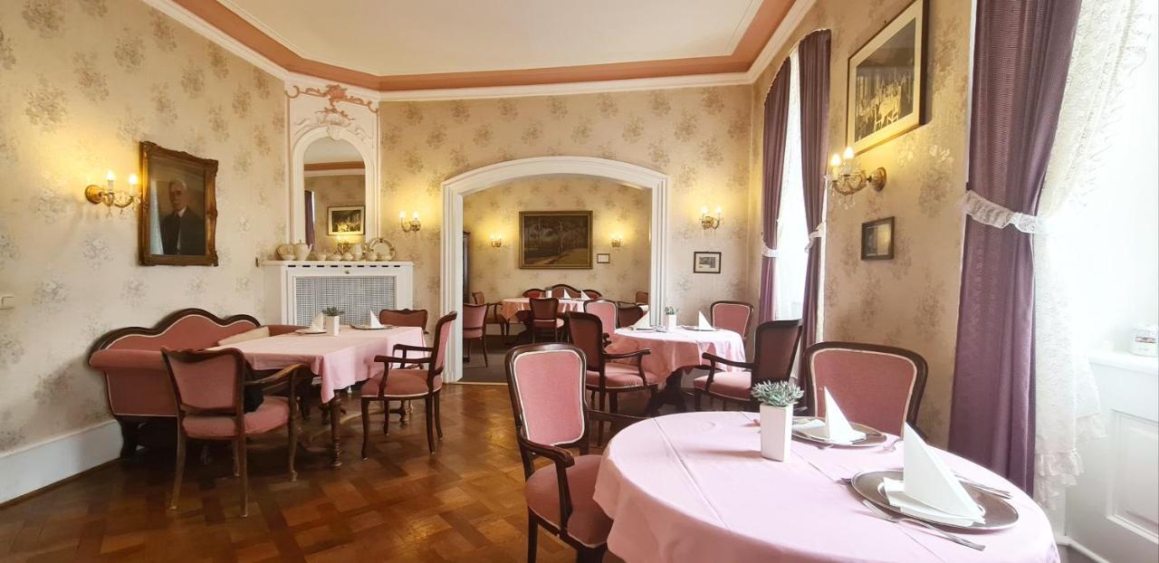Historisches Hotel Zum Schwan バート・カールスハーフェン エクステリア 写真