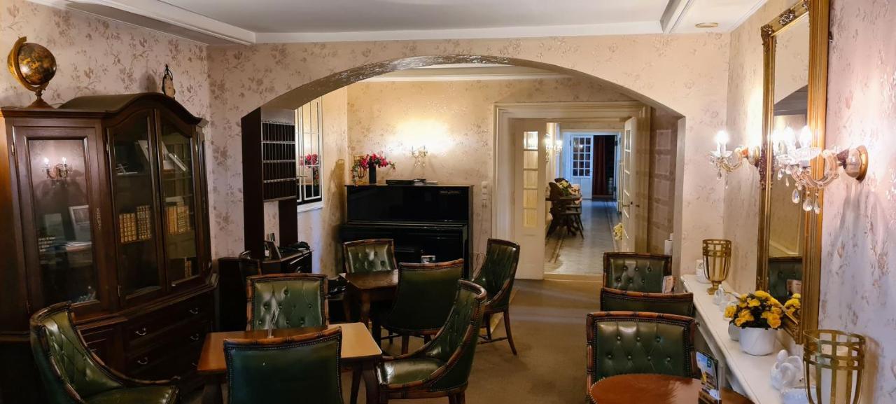 Historisches Hotel Zum Schwan バート・カールスハーフェン エクステリア 写真