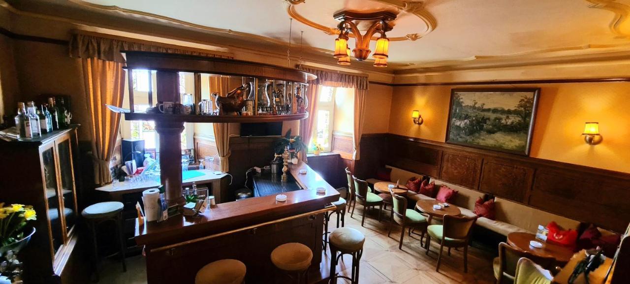 Historisches Hotel Zum Schwan バート・カールスハーフェン エクステリア 写真