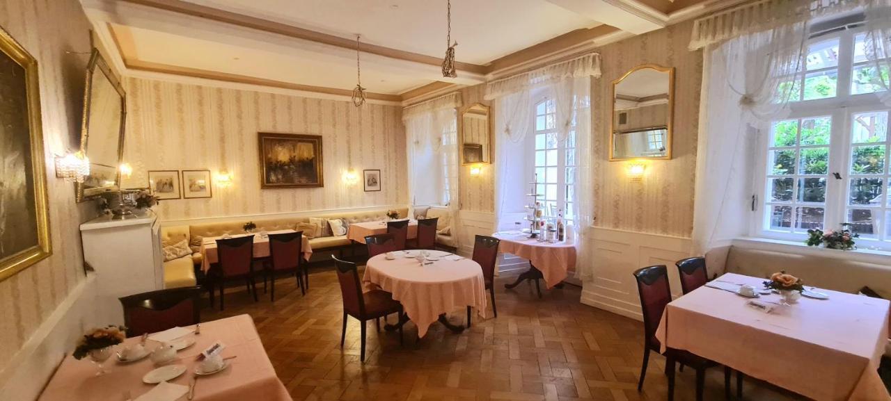 Historisches Hotel Zum Schwan バート・カールスハーフェン エクステリア 写真
