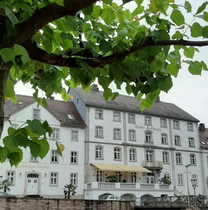 Historisches Hotel Zum Schwan バート・カールスハーフェン エクステリア 写真