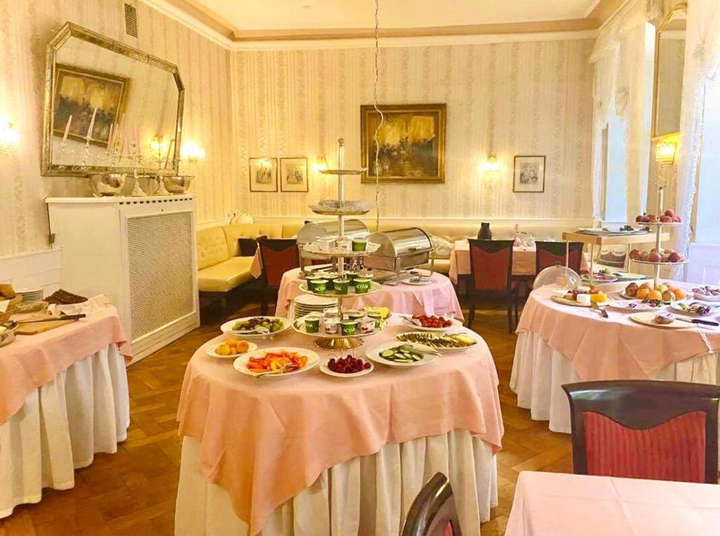 Historisches Hotel Zum Schwan バート・カールスハーフェン エクステリア 写真