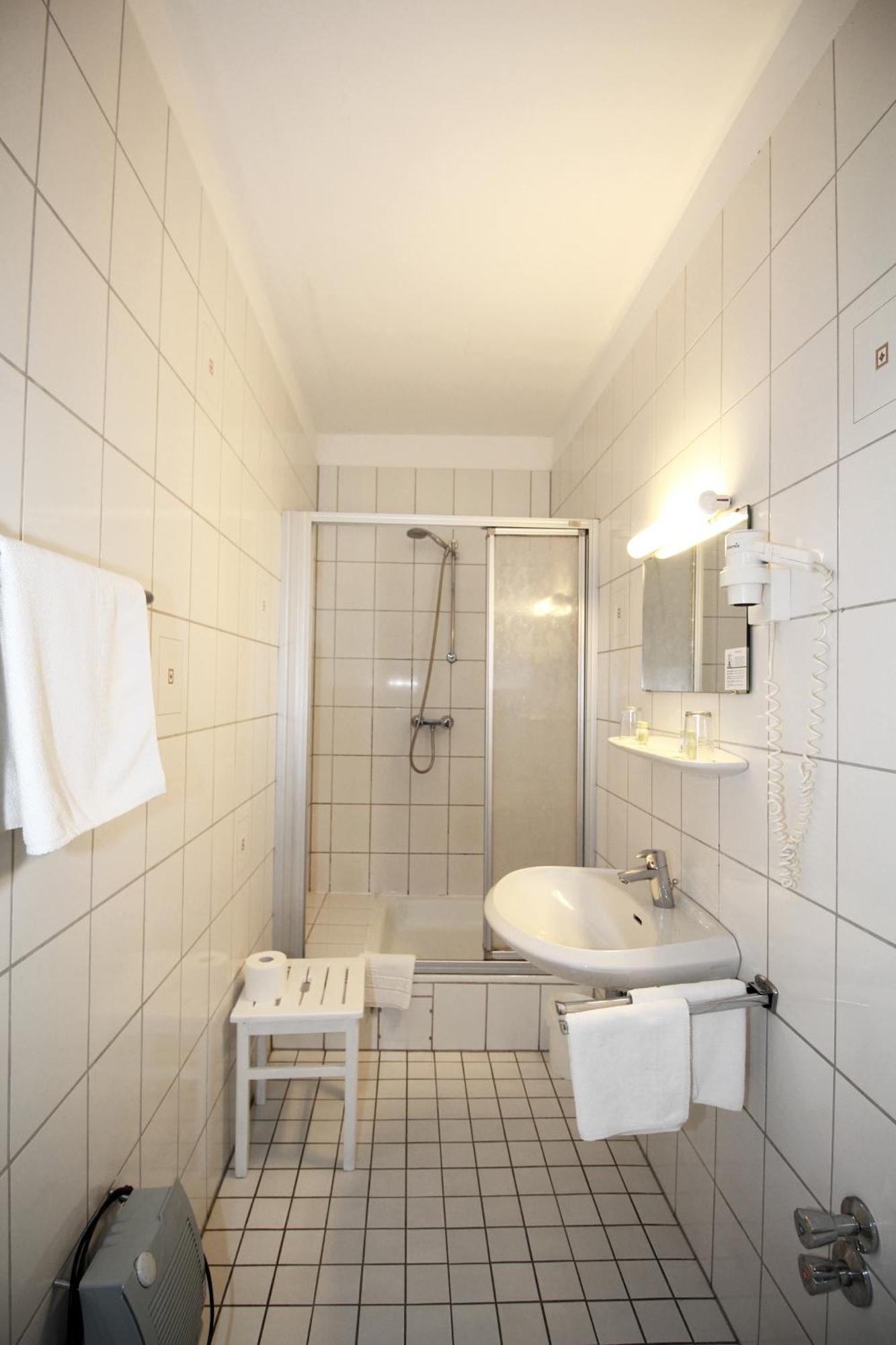 Historisches Hotel Zum Schwan バート・カールスハーフェン エクステリア 写真