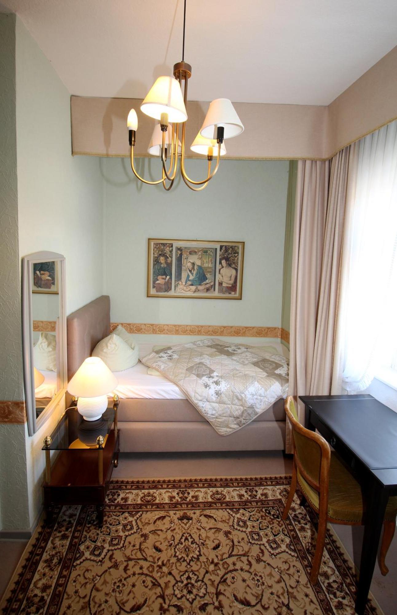 Historisches Hotel Zum Schwan バート・カールスハーフェン エクステリア 写真
