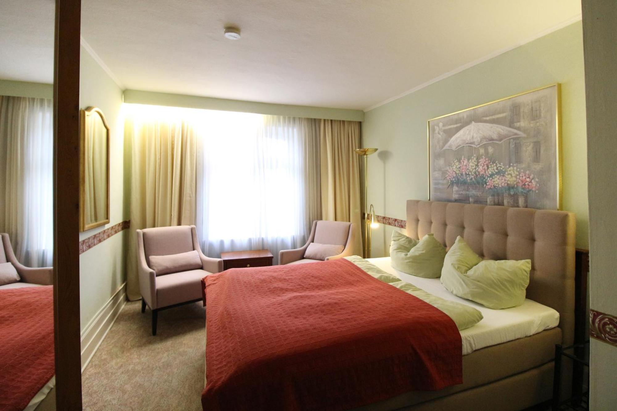Historisches Hotel Zum Schwan バート・カールスハーフェン エクステリア 写真
