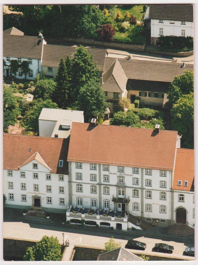 Historisches Hotel Zum Schwan バート・カールスハーフェン エクステリア 写真