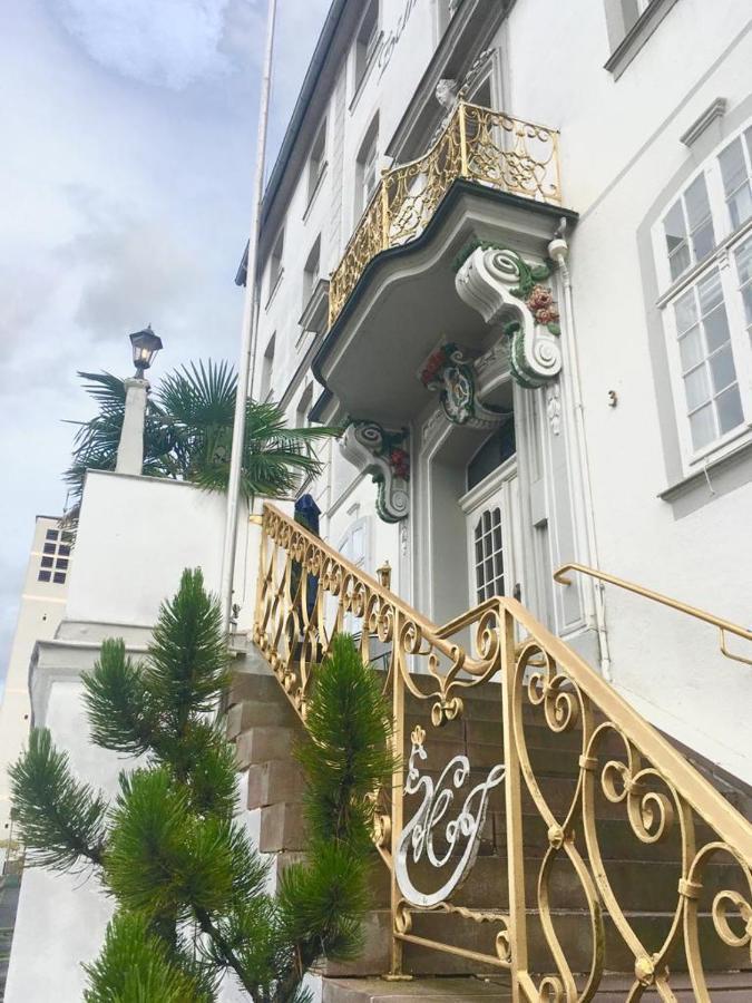 Historisches Hotel Zum Schwan バート・カールスハーフェン エクステリア 写真