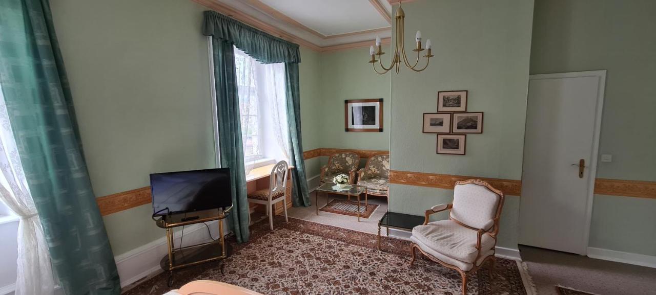 Historisches Hotel Zum Schwan バート・カールスハーフェン エクステリア 写真